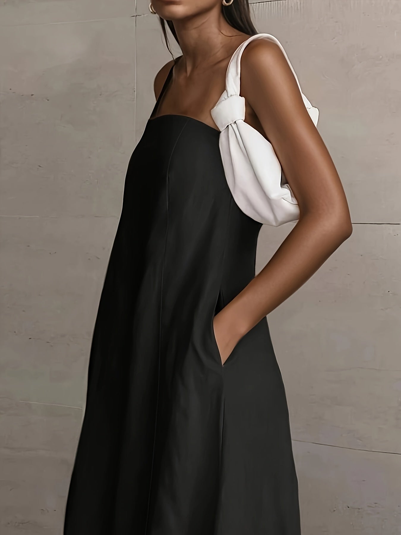 Women's Solid Maxi Vacation Dress – Sleeveless detail view