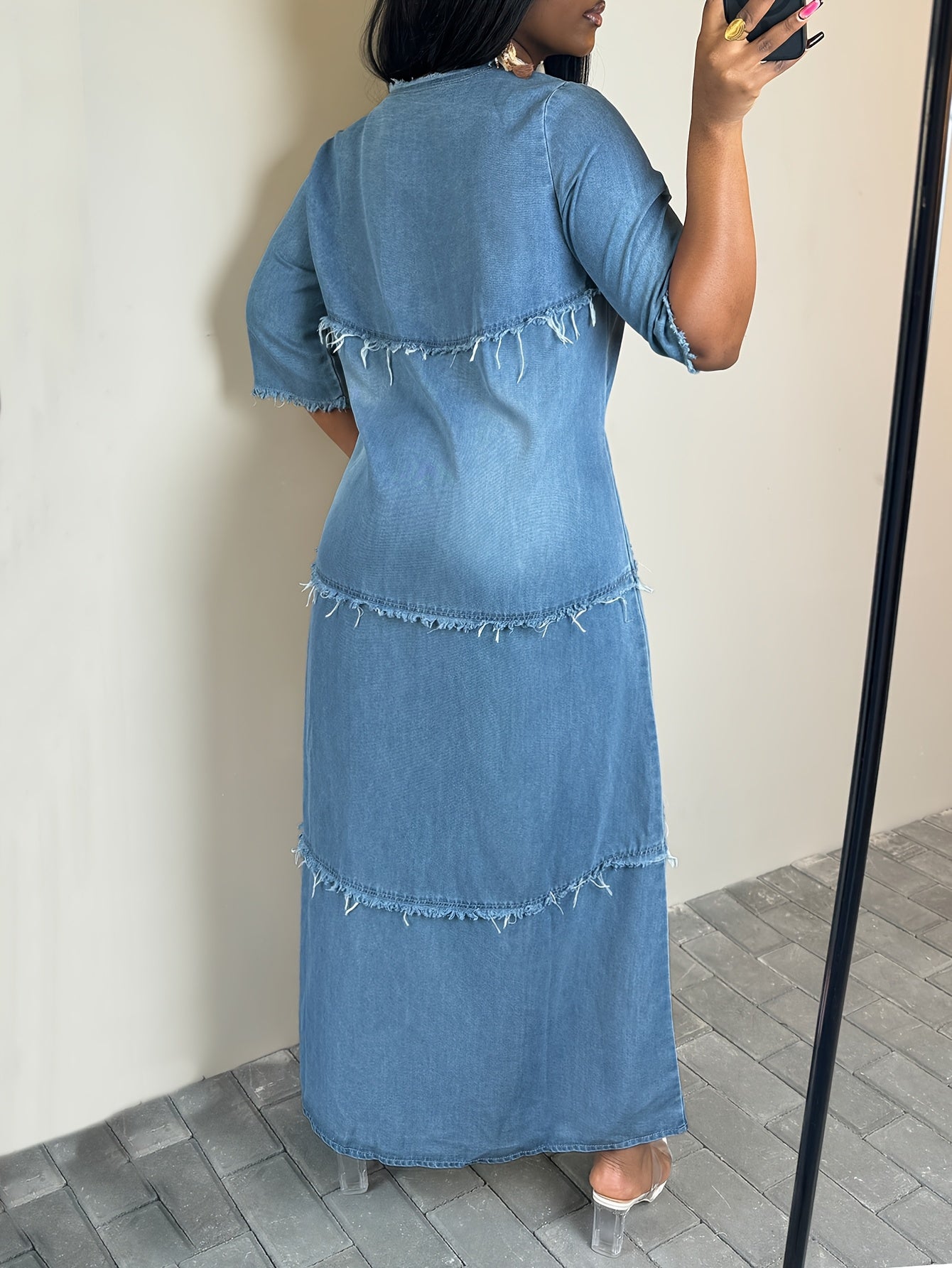 Women's Solid V-Neck Maxi Casual Dress detail view