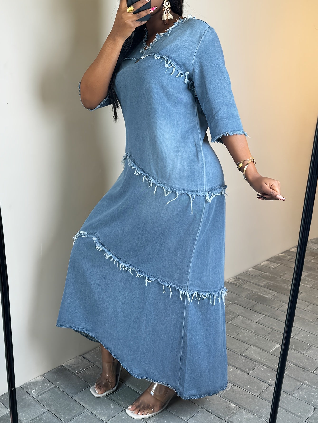 Women's Solid V-Neck Maxi Casual Dress detail view