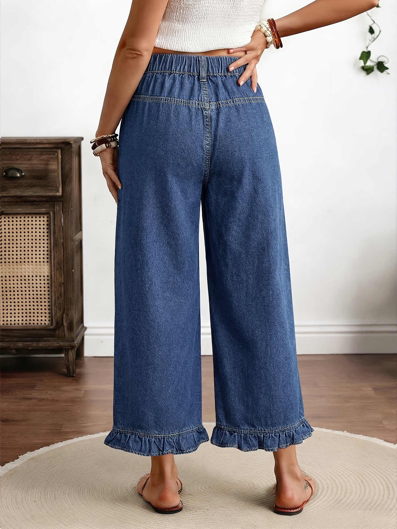 Women's Straight Leg Jeans - High Waist Relaxed Fit detail view