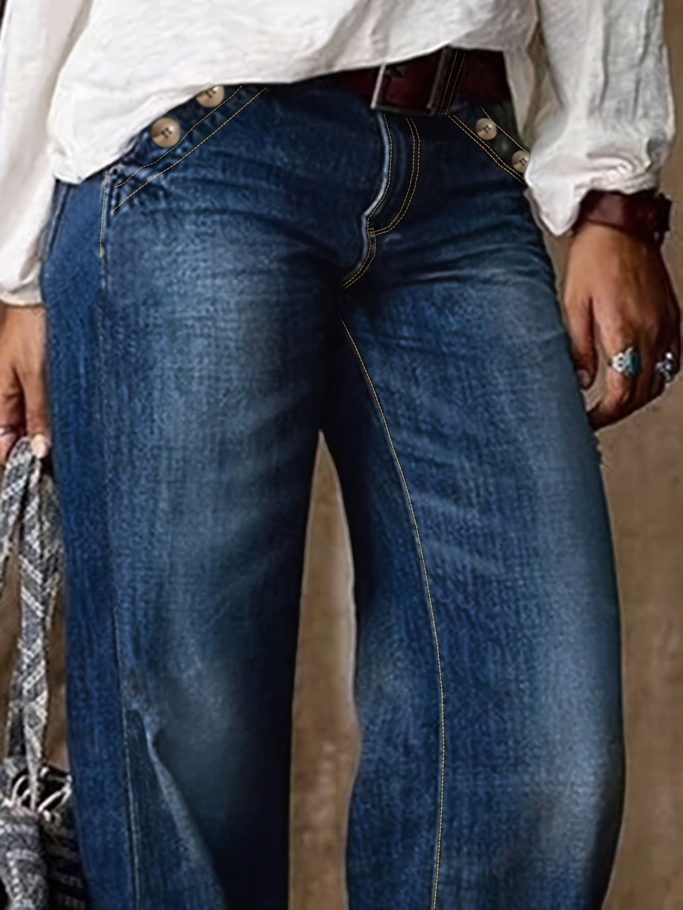Women's Straight Leg Jeans - Light Blue Pocket Detail detail view