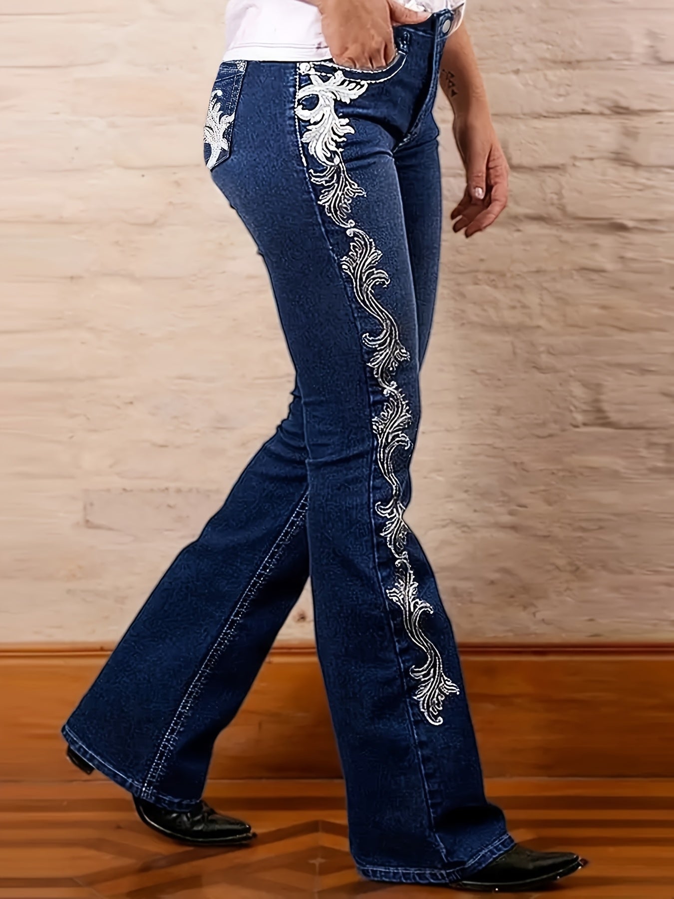 Women's Stretch Jeans - Stretch Comfort – Medium Blue Denim Wash 09413 detail view