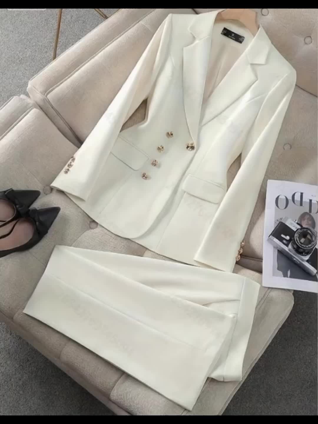 Women's Tailored Work Blazer - Professional Commuter Style detail view