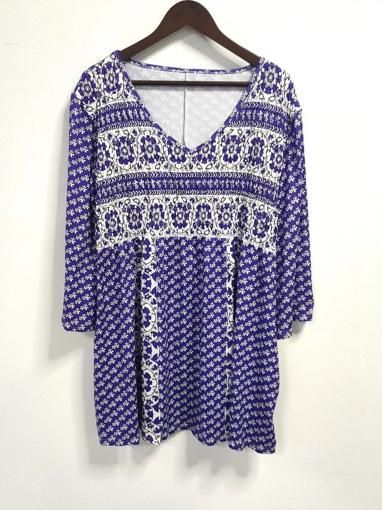 Women's Textured Blouse - V-Neck Three-Quarter Sleeve – view 5