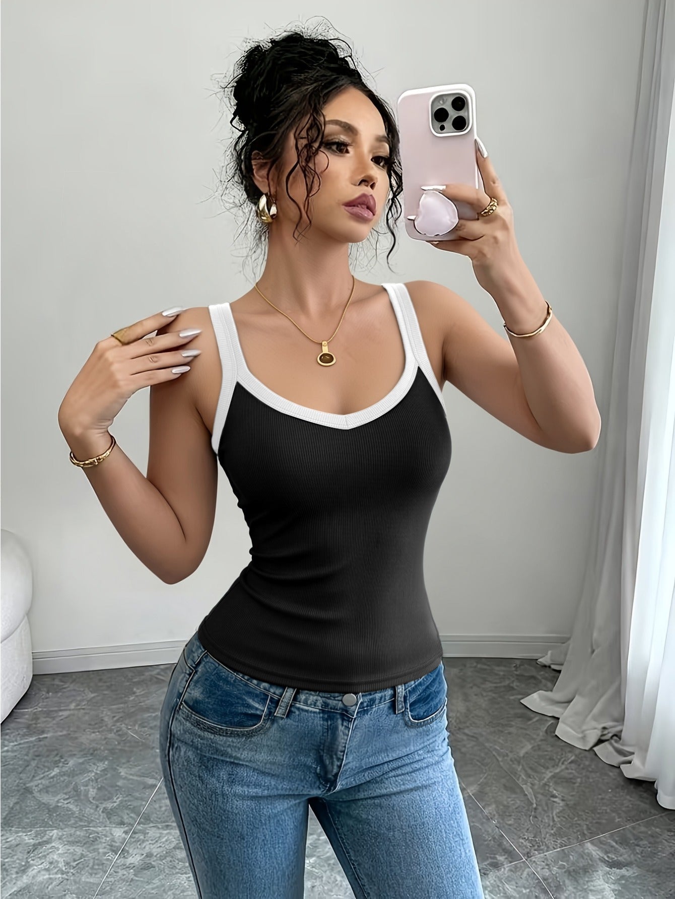 Women's Textured Camisole - 4-Pack V-Neck Sleeveless detail view