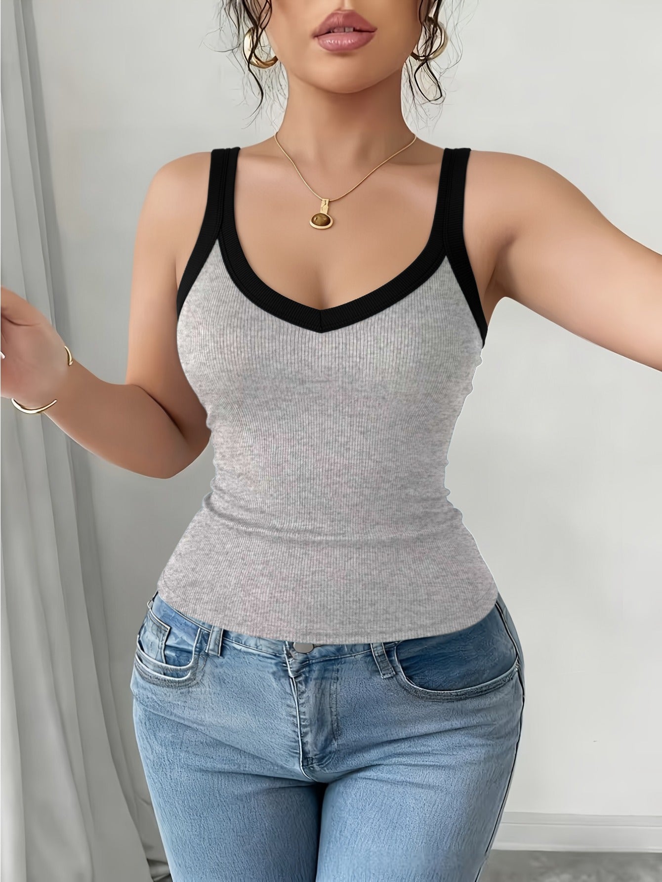 Women's Textured Camisole - 4-Pack V-Neck Sleeveless detail view