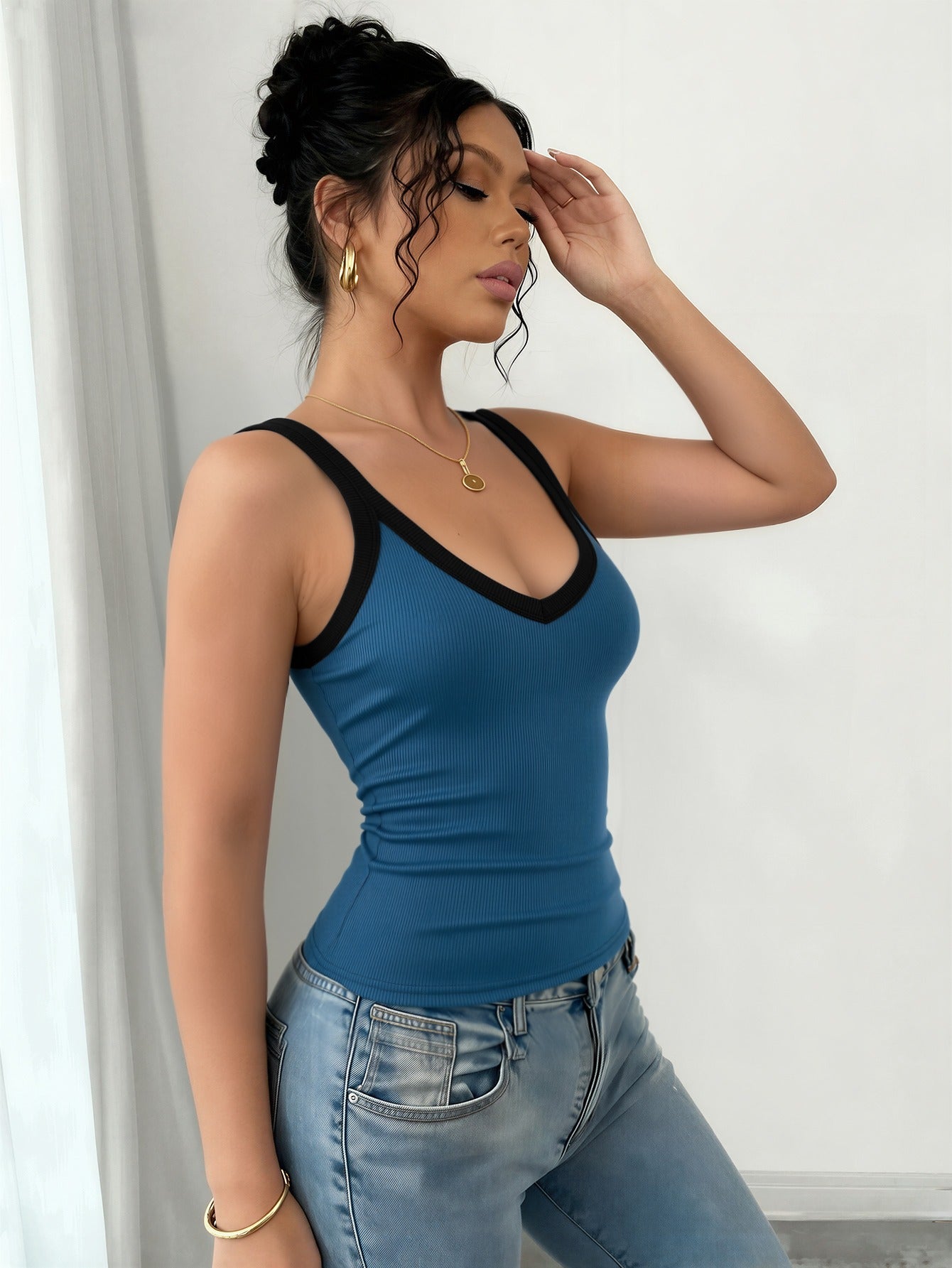 Women's Textured Camisole - 4-Pack V-Neck Sleeveless detail view