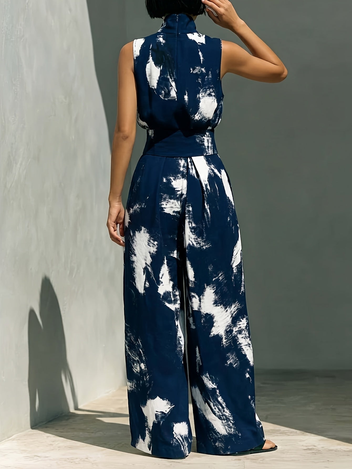 Women's Two-Piece Outfit Set - Graphic Print – Blue Brown detail view