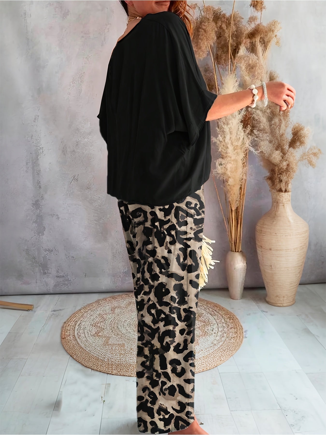 Women's Two-Piece Pants Set - Graphic Print – Black / Blue detail view
