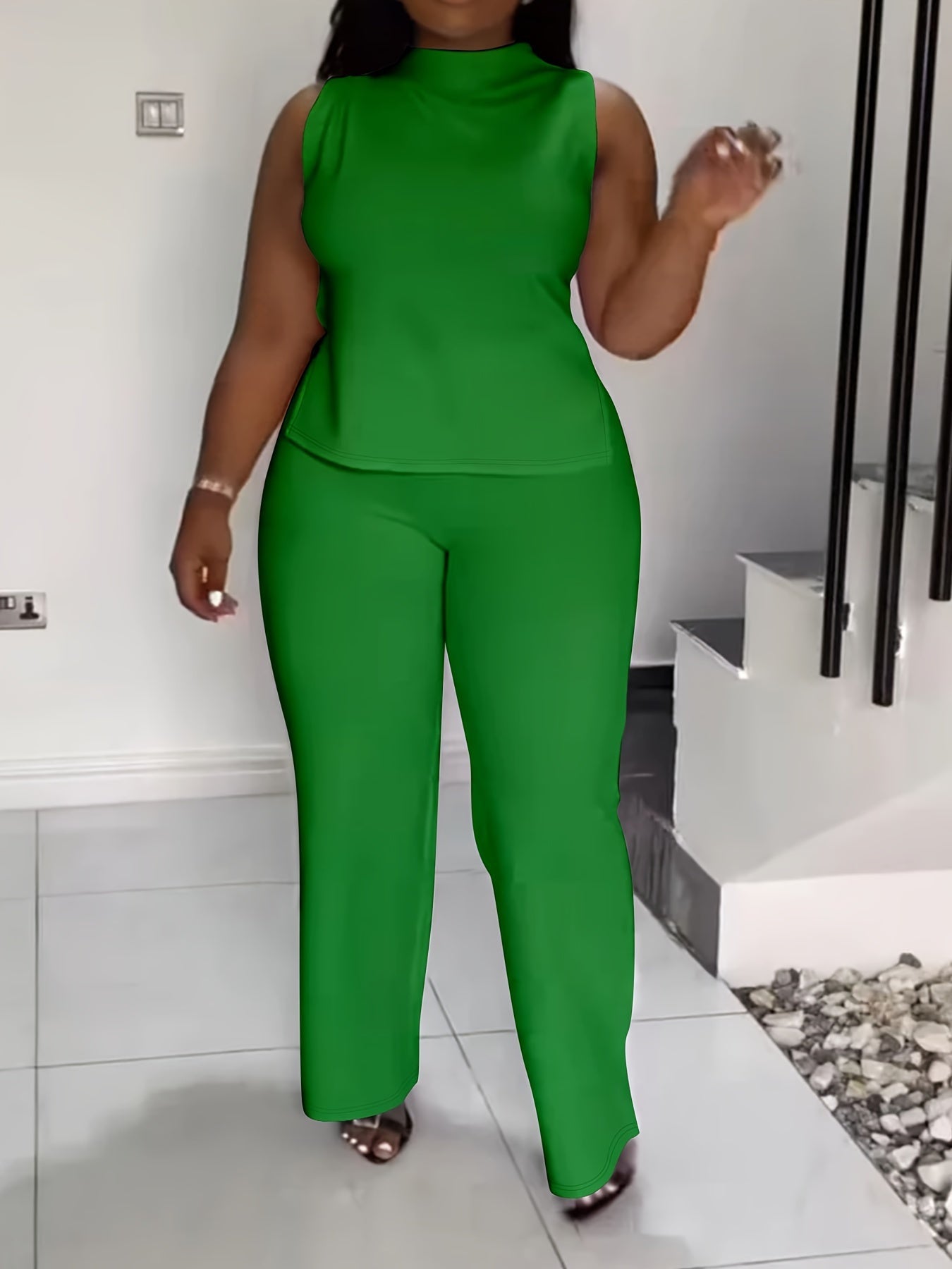 Women's Two-Piece Pants Set - Graphic Print – Green / Black detail view