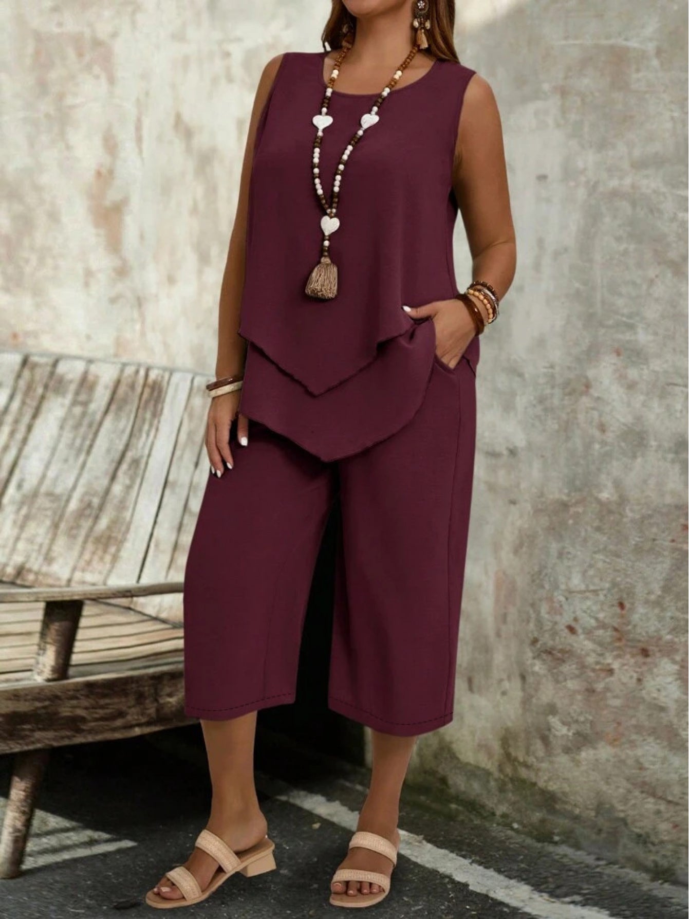 Women's Two-Piece Pants Set - Graphic Print – White / Burgundy detail view