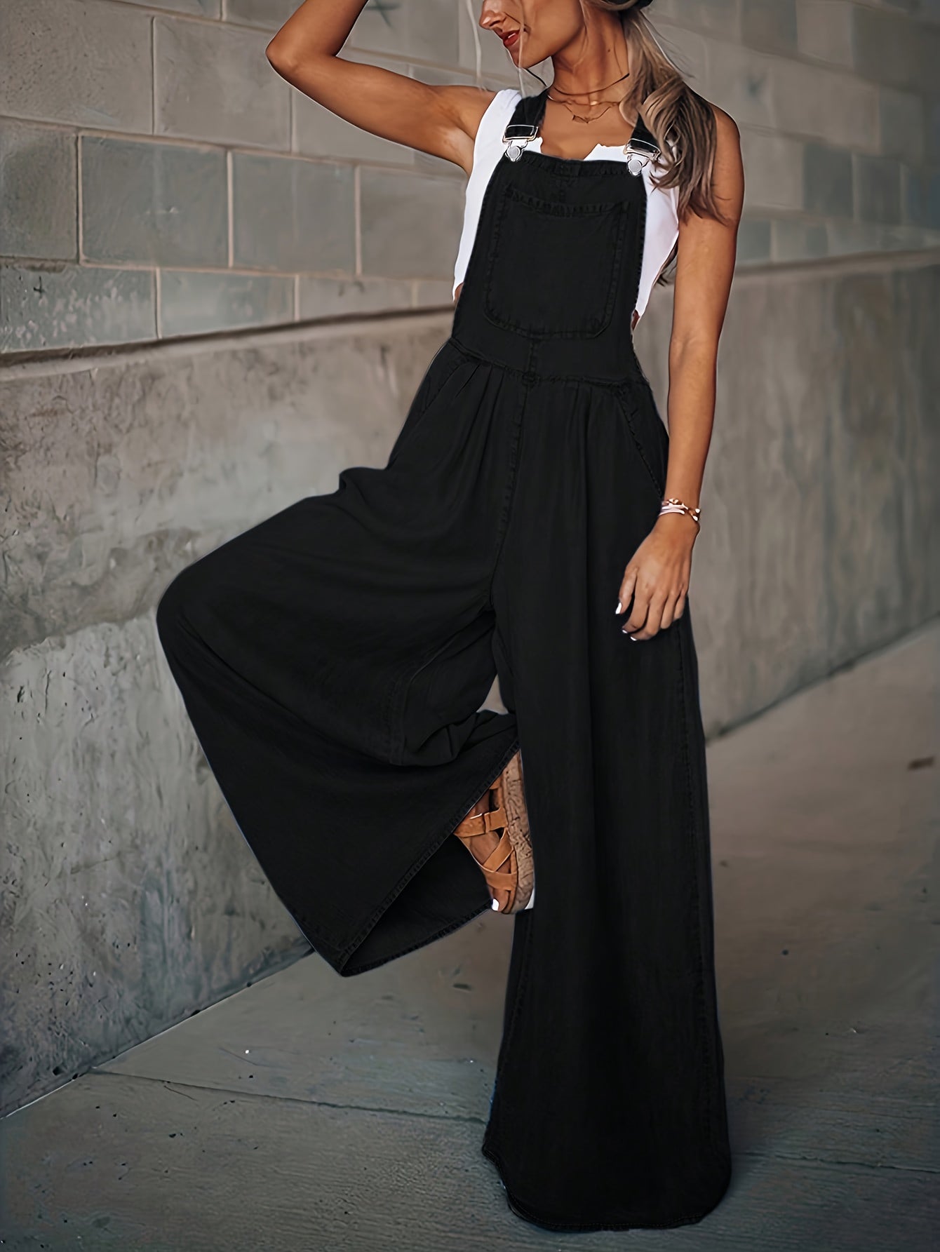 Women's Wide Leg Jeans - Black Pocket Detail detail view