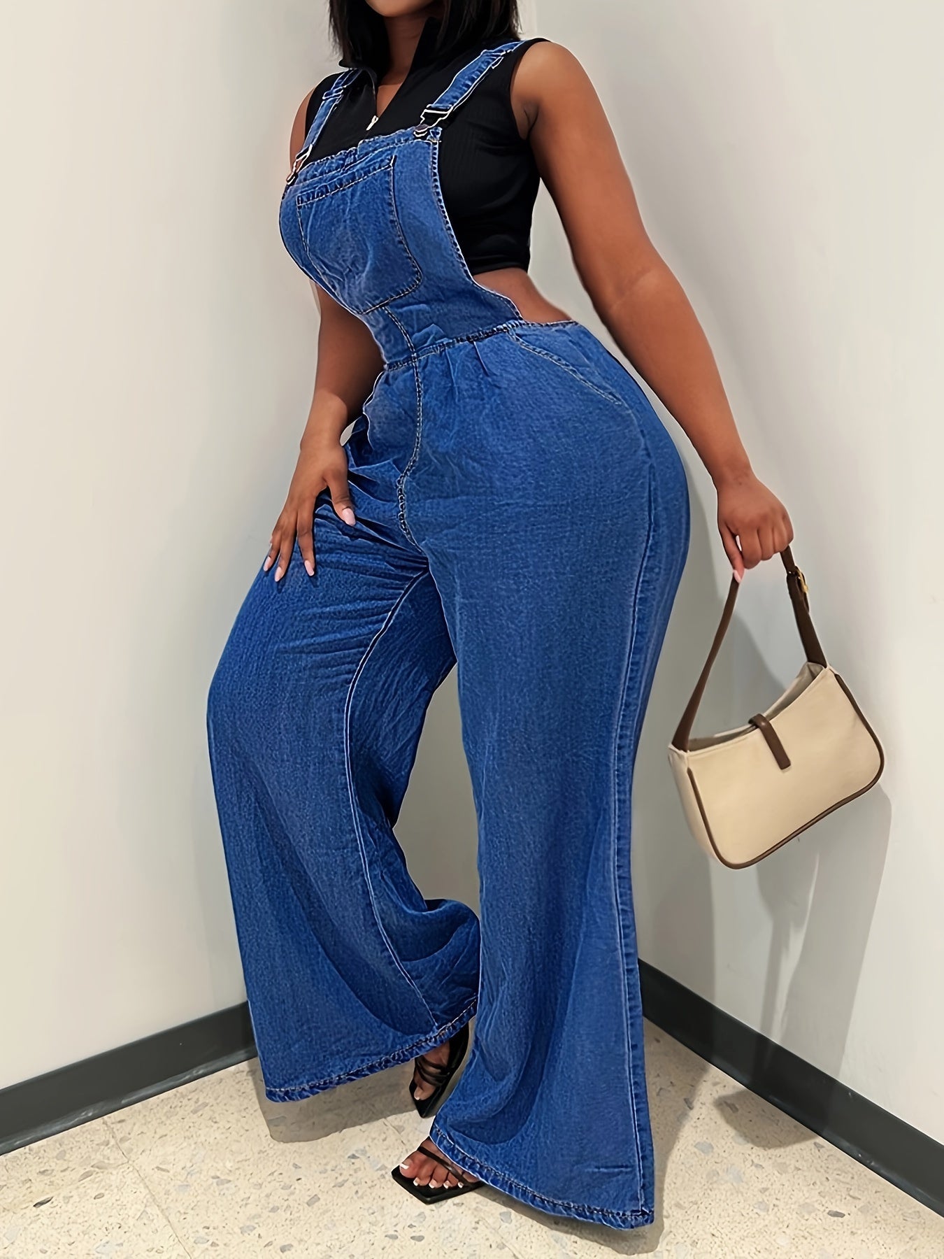 Women's Wide Leg Jeans - Blue Pocket Detail detail view