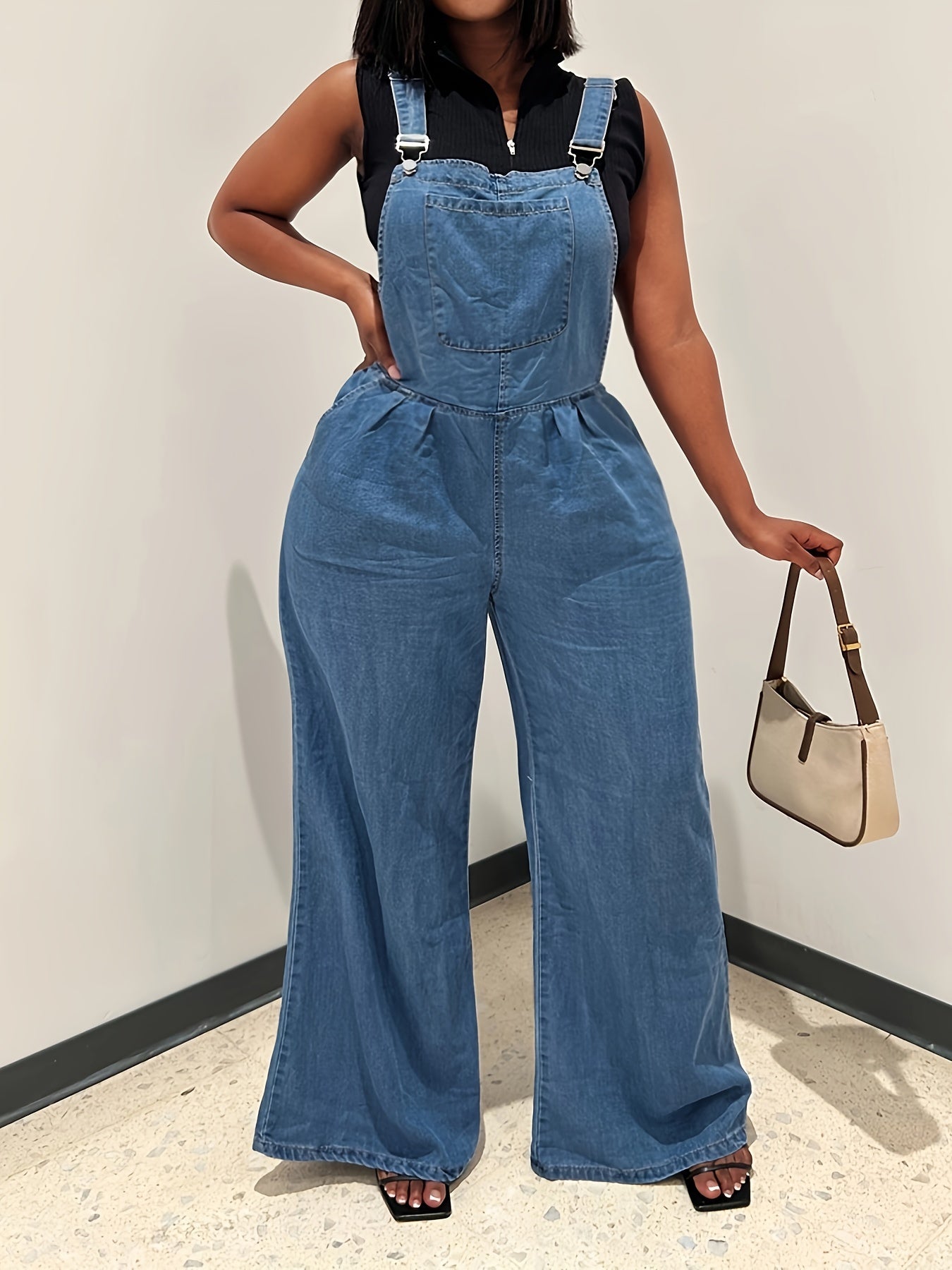 Women's Wide Leg Jeans - Blue Pocket Detail detail view