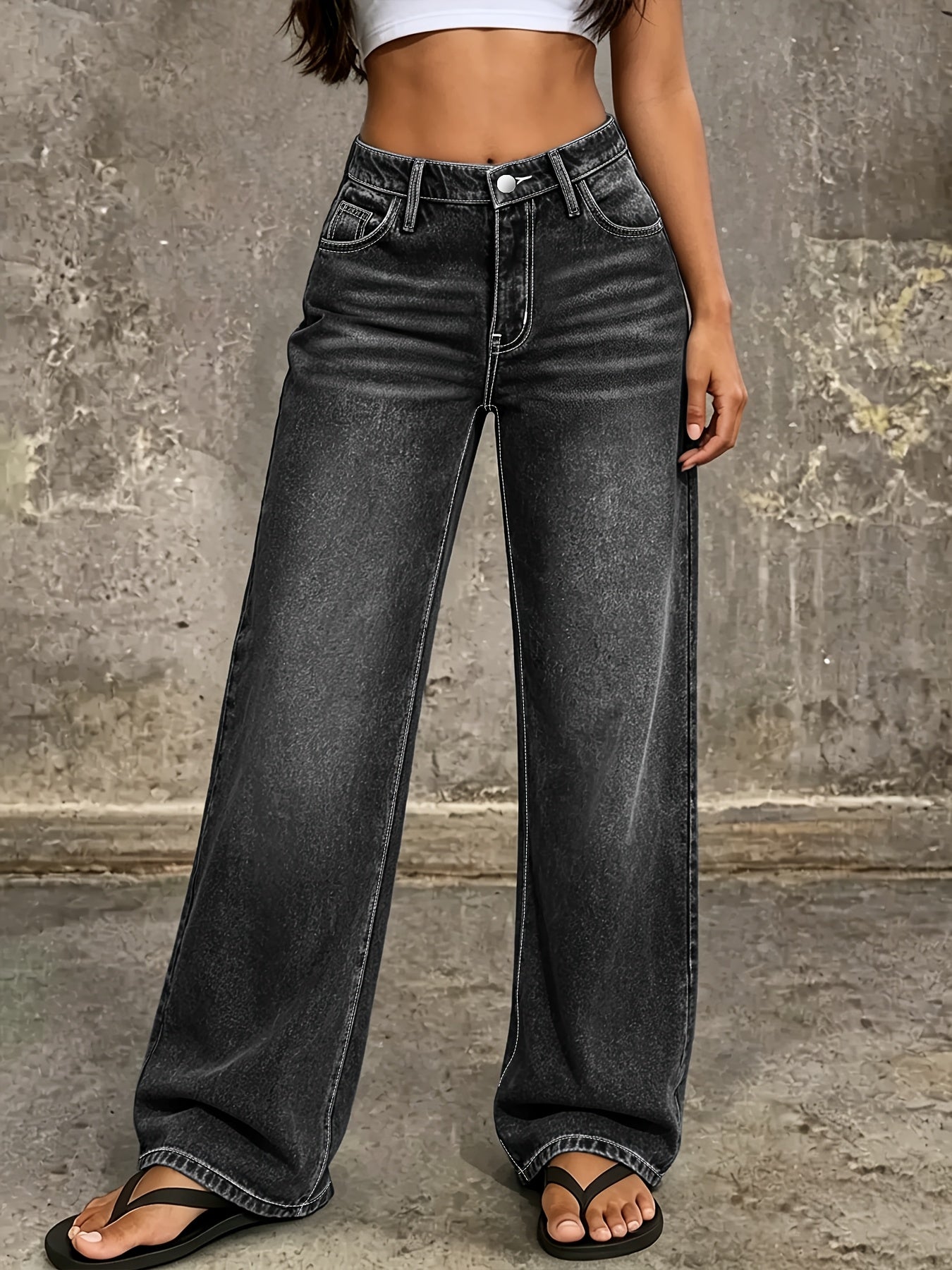 Women's Wide Leg Jeans - Medium Blue Vintage Wash Pocket Detail detail view